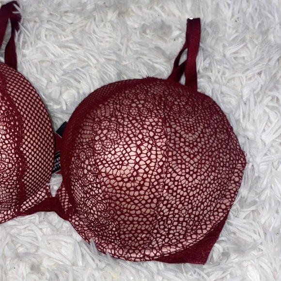 Victoria’s Secret Red Wired Push-up Bra - Picture 2 of 6